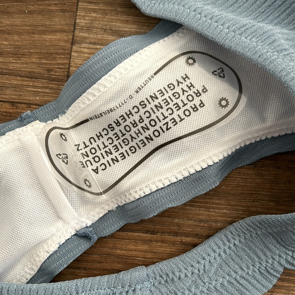 Scallop Edge Ribbed Bikini - Picture 2 of 5